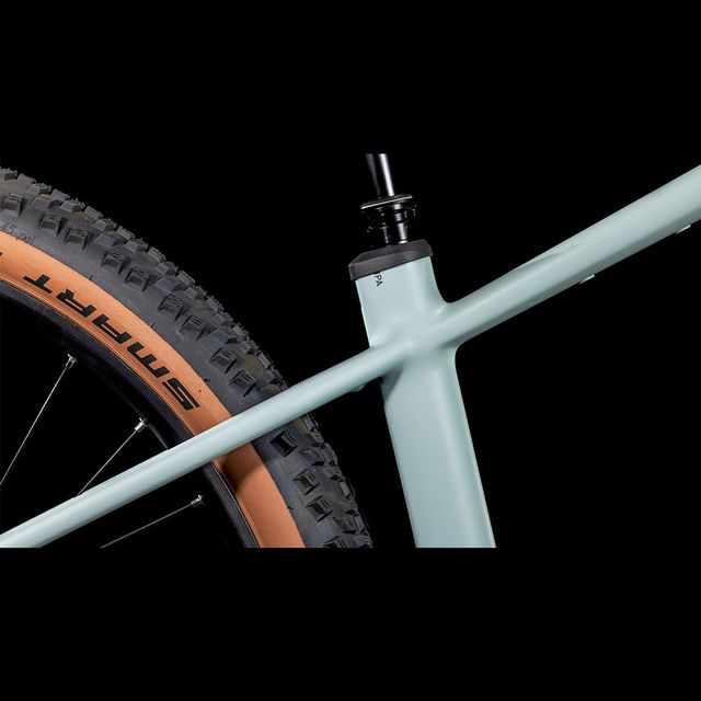 CUBE Reaction Hybrid Race 800 sähköpyörä